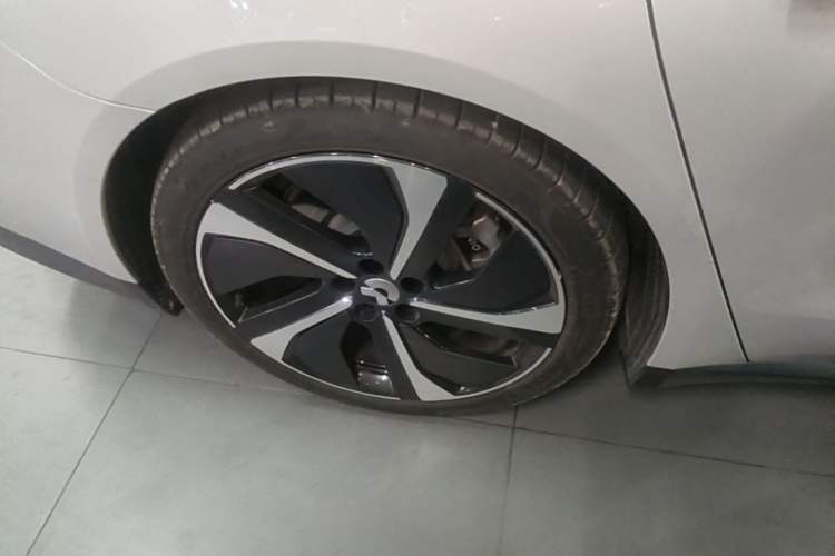 Used Nio ET7 2024 75 kWh Executive Signature Edition Right Rear Wheel Hub