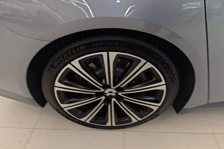 Used Nio ET7 2024 75 kWh Executive Signature Edition Right Rear Wheel Hub