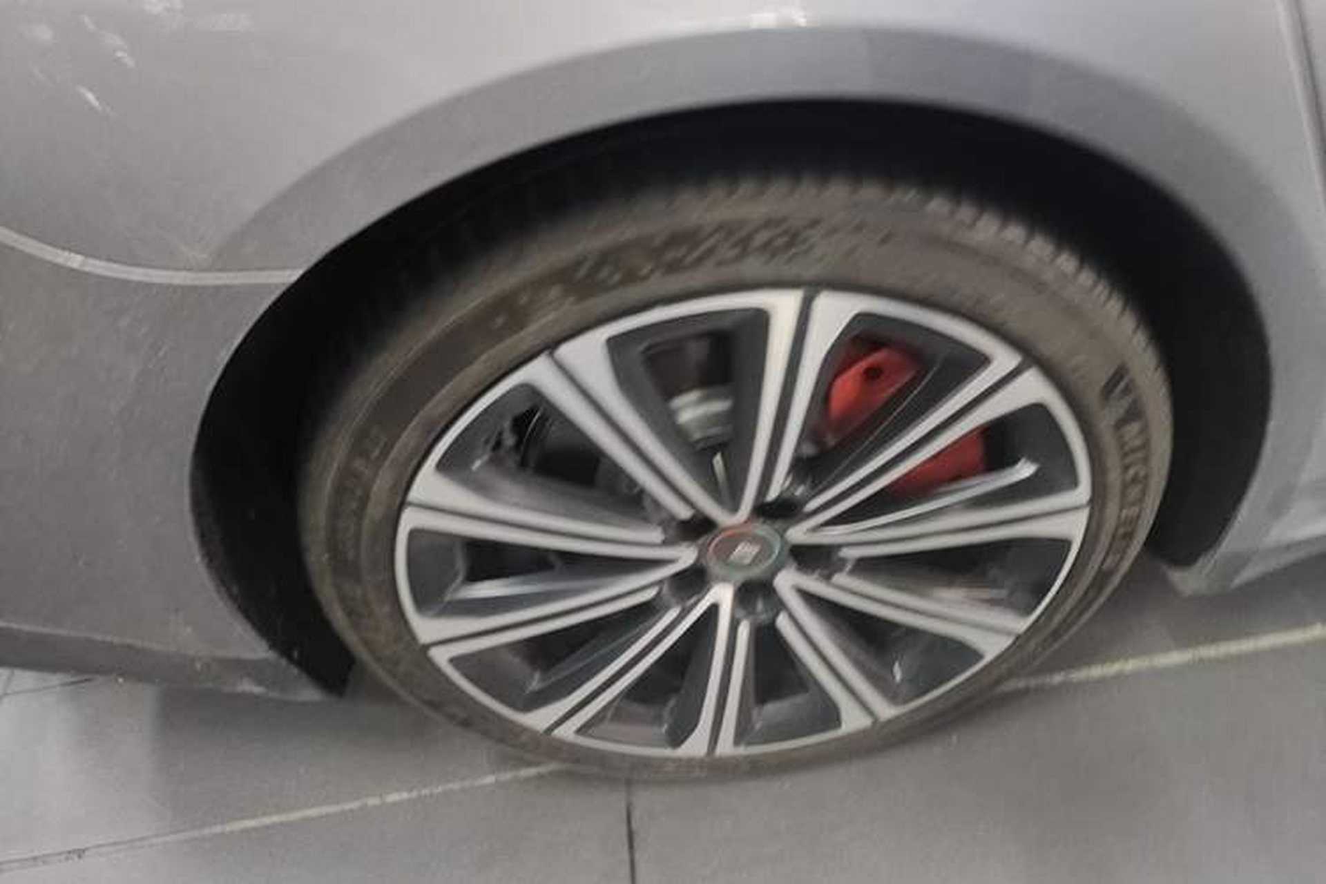 Used Nio ET7 2024 75 kWh Executive Signature Edition Right Rear Wheel Hub
