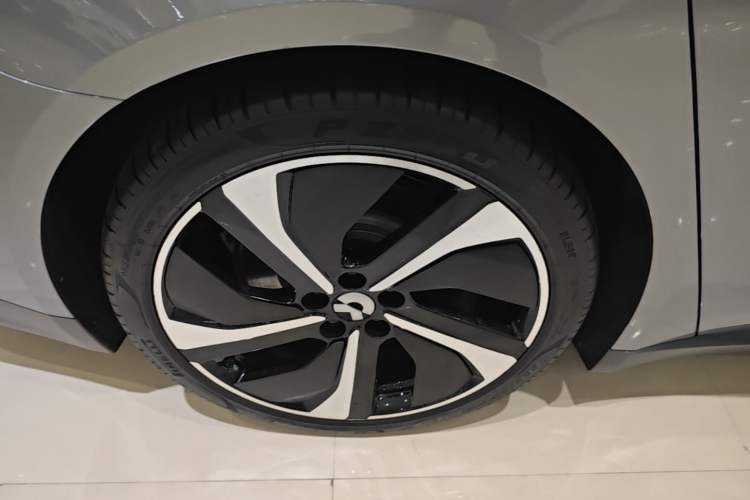 Used Nio ET7 2024 100kWh Executive Signature Edition Right Rear Wheel Hub