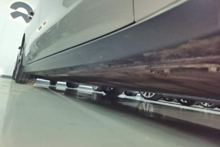 Used Nio ET7 2024 75 kWh Executive Signature Edition Right Side Sill