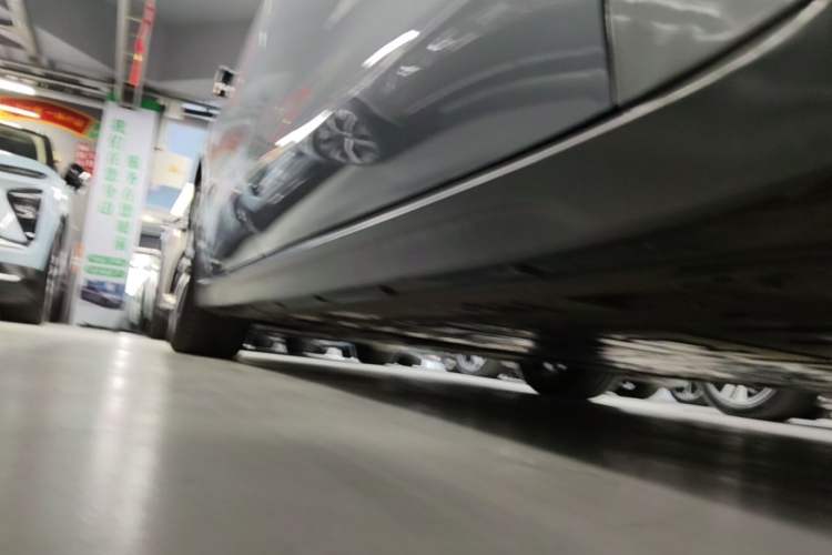 Used Nio ET7 2024 75 kWh Executive Edition Right Side Sill