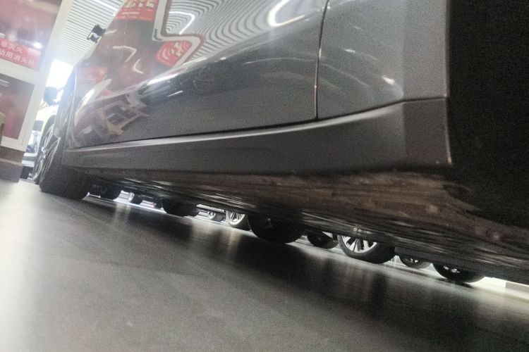 Used Nio ET7 2024 75 kWh Executive Signature Edition Right Side Sill