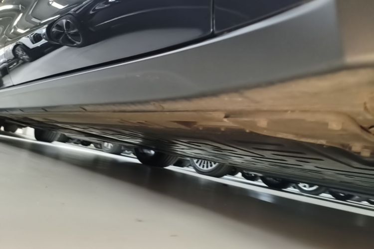 Used Nio ET7 2024 75 kWh Executive Signature Edition Right Side Sill