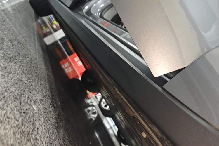 Used Nio ET7 2024 75 kWh Executive Signature Edition Right Side Sill