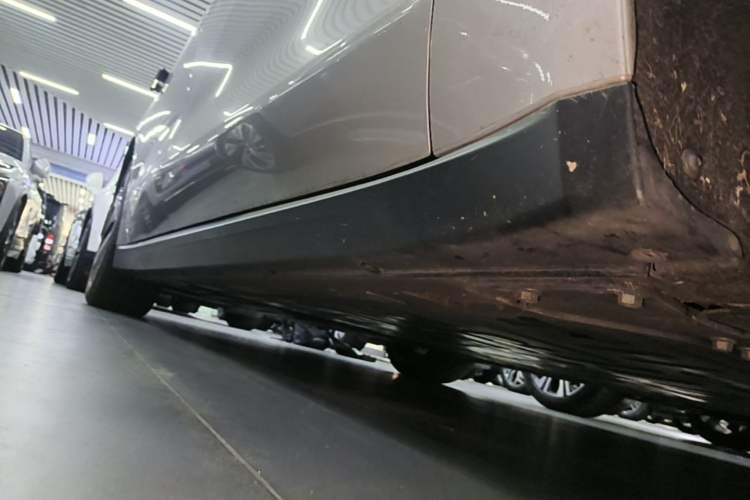Used Nio ET7 2024 75 kWh Executive Signature Edition Right Side Sill