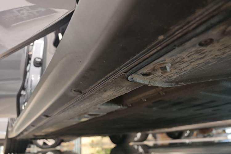 Used Nio ET7 2024 75 kWh Executive Signature Edition Right Side Sill