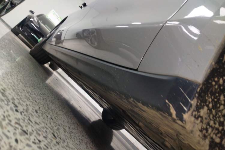 Used Nio ET7 2024 75 kWh Executive Signature Edition Right Side Sill