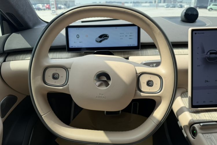 Used Nio ET7 2024 75 kWh Executive Signature Edition Steering Wheel
