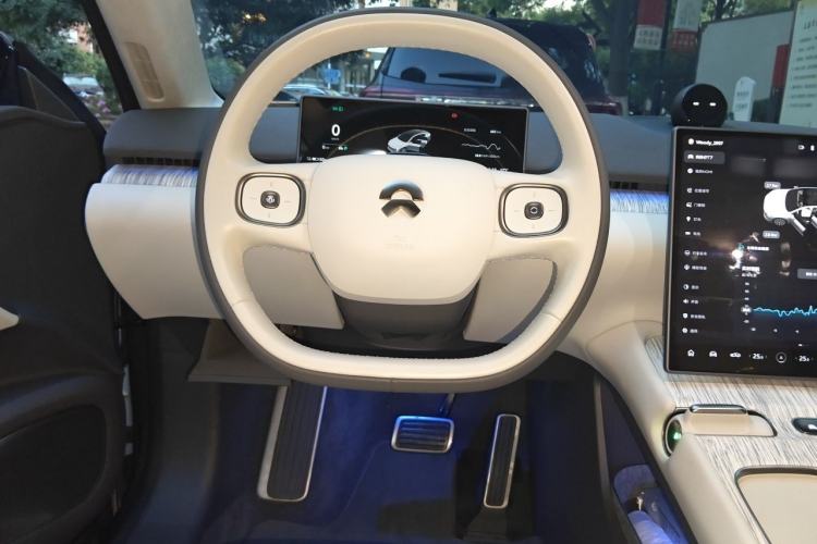 Used Nio ET7 2024 75 kWh Executive Signature Edition Steering Wheel