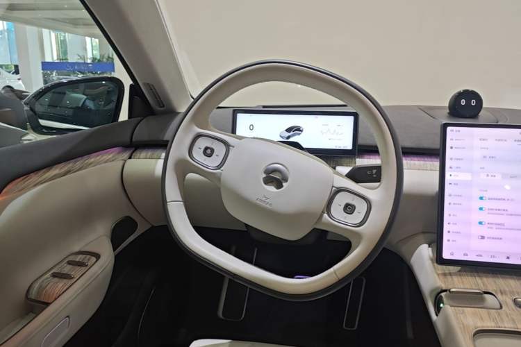 Used Nio ET7 2024 100kWh Executive Signature Edition Steering Wheel