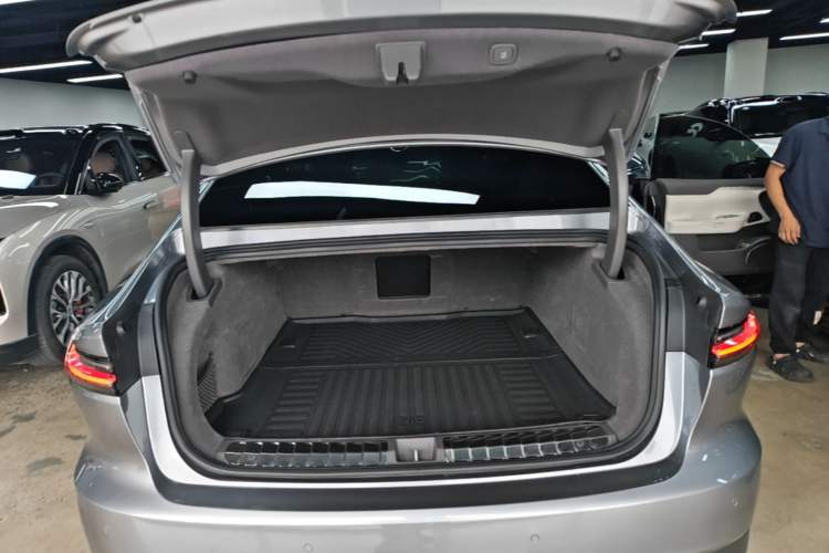 Used Nio ET7 2024 75 kWh Executive Signature Edition Trunk