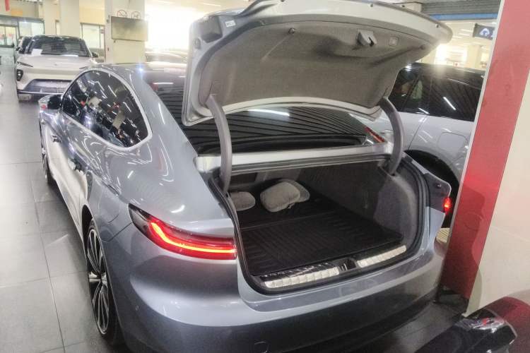 Used Nio ET7 2024 75 kWh Executive Signature Edition Trunk