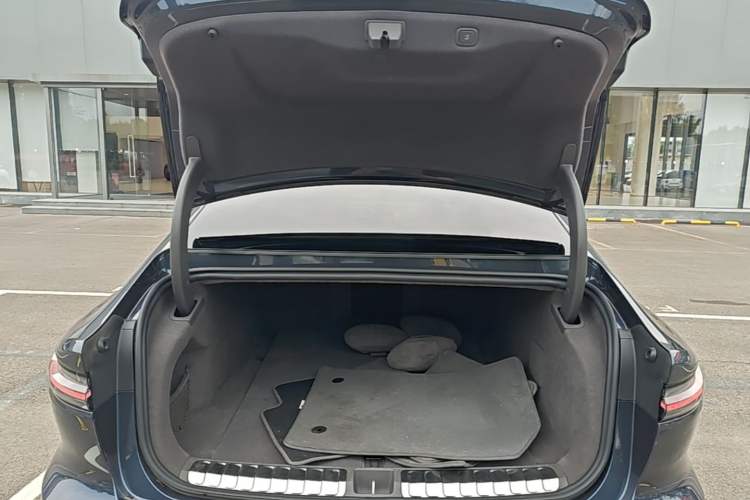 Used Nio ET7 2024 75 kWh Executive Edition Trunk