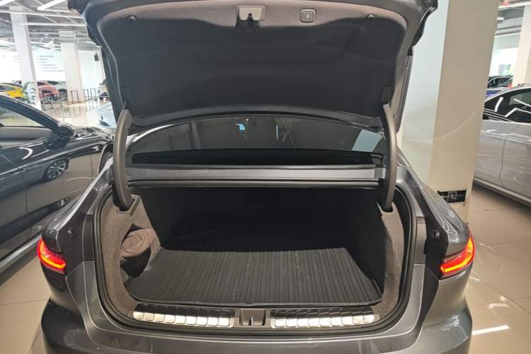 Used Nio ET7 2024 75 kWh Executive Signature Edition Trunk
