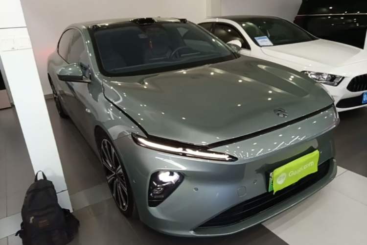 Used Nio ET7 2024 100kWh Executive Signature Edition Front Right 45 Deg