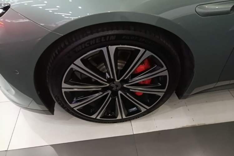 Used Nio ET7 2024 100kWh Executive Signature Edition Left Front Wheel Hub
