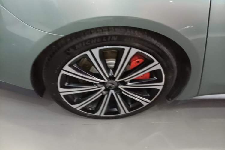 Used Nio ET7 2024 100kWh Executive Signature Edition Right Rear Wheel Hub