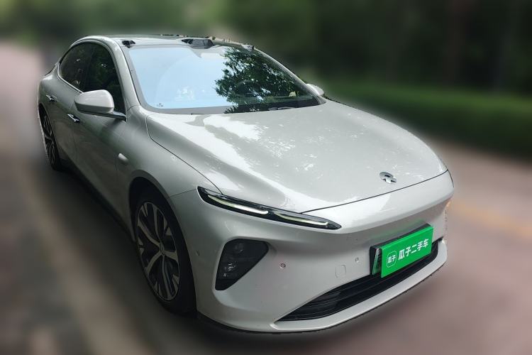 Used Nio ET7 2024 75 kWh Executive Edition Front Right 45 Deg