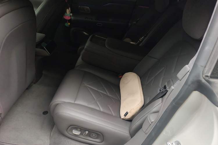 Used Nio ET7 2024 75 kWh Executive Edition Left Rear Seat