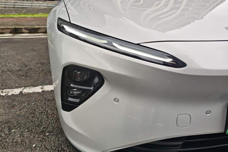 Used Nio ET7 2024 75 kWh Executive Signature Edition Right Front Headlight