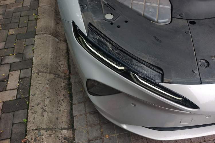 Used Nio ET7 2024 75 kWh Executive Edition Right Front Headlight