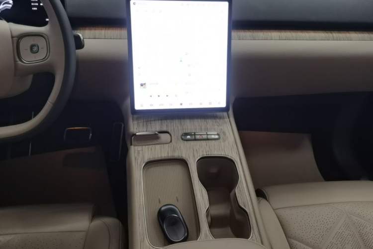 Used Nio ET7 2024 75 kWh Executive Signature Edition Audio And AC Panel