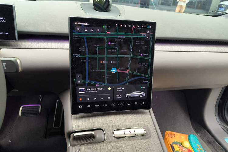 Used Nio ET7 2024 75 kWh Executive Edition Audio And AC Panel