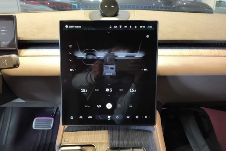 Used Nio ET7 2024 75 kWh Executive Edition Audio And AC Panel