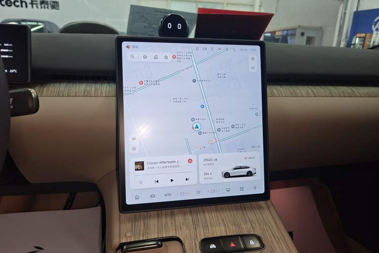 Used Nio ET7 2024 75 kWh Executive Signature Edition Audio And AC Panel