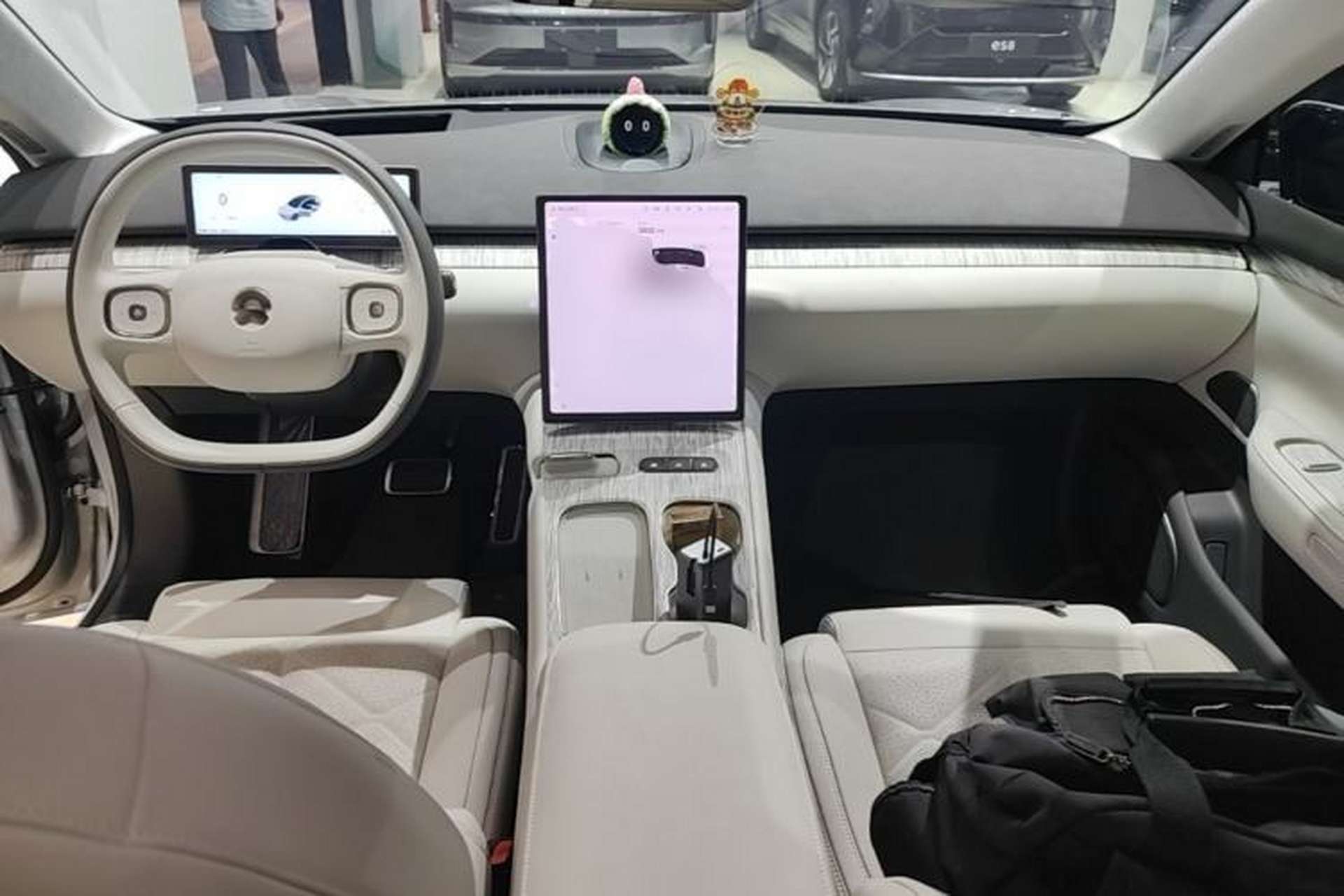 Used Nio ET7 2024 100kWh Executive Signature Edition Center Console