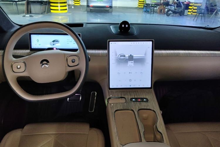 Used Nio ET7 2024 75 kWh Executive Edition Center Console