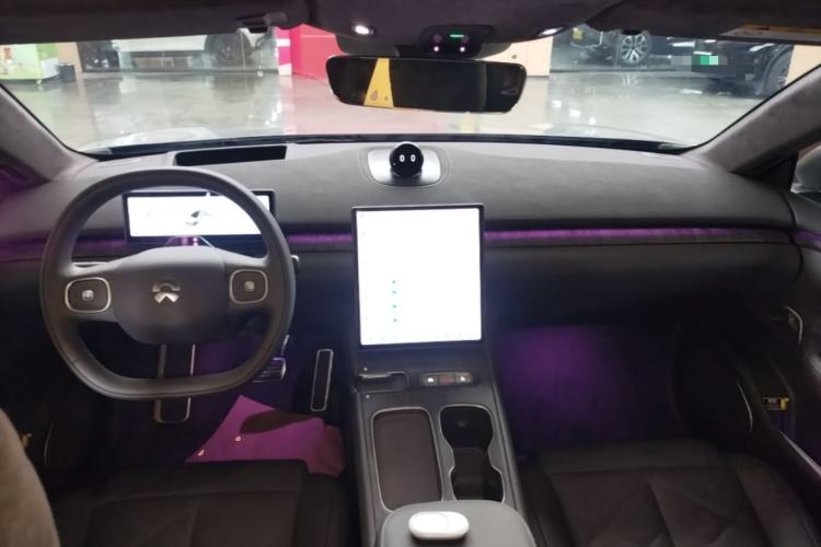 Used Nio ET7 2024 75 kWh Executive Signature Edition Center Console