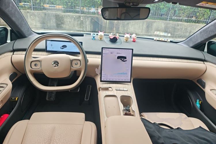 Used Nio ET7 2024 75 kWh Executive Edition Center Console