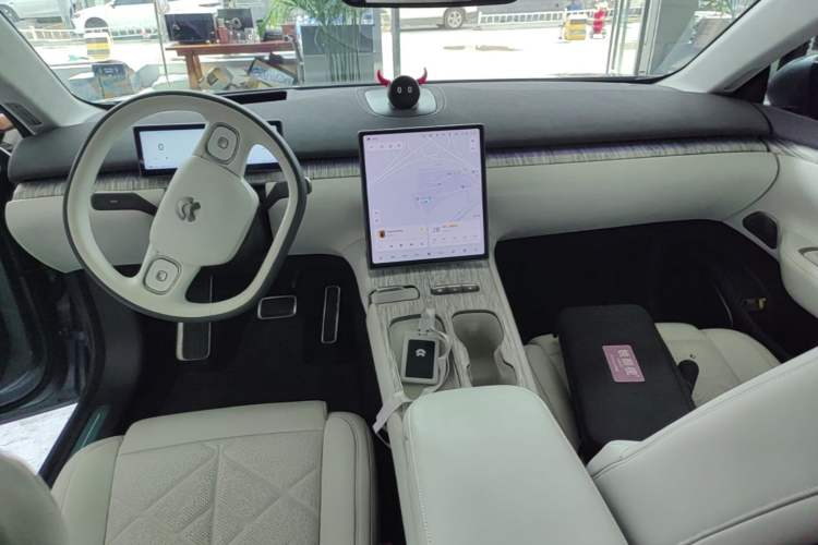 Used Nio ET7 2024 75 kWh Executive Signature Edition Center Console