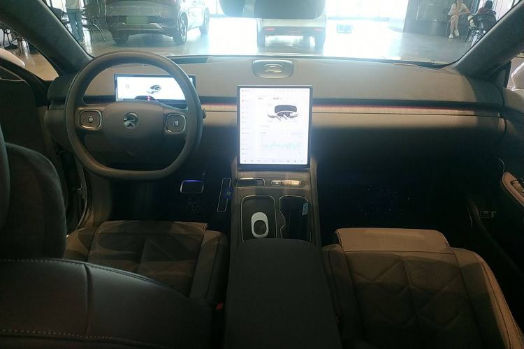 Used Nio ET7 2024 75 kWh Executive Signature Edition Center Console