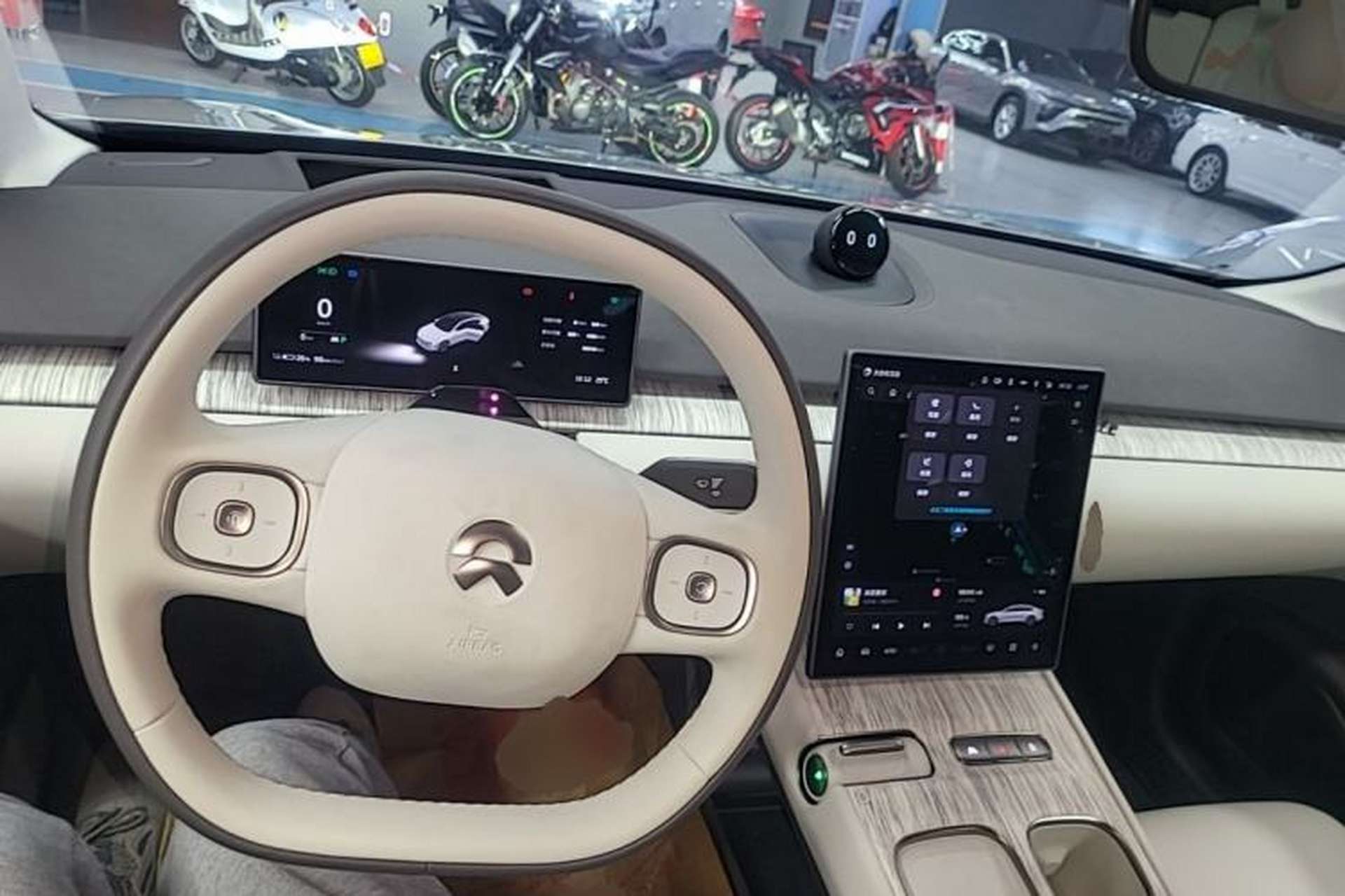 Used Nio ET7 2024 75 kWh Executive Edition Center Console