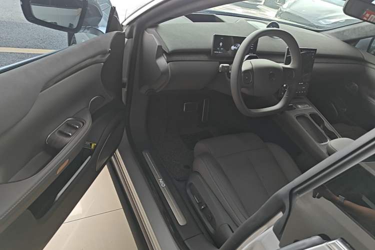Used Nio ET7 2024 75 kWh Executive Edition Driver Seat