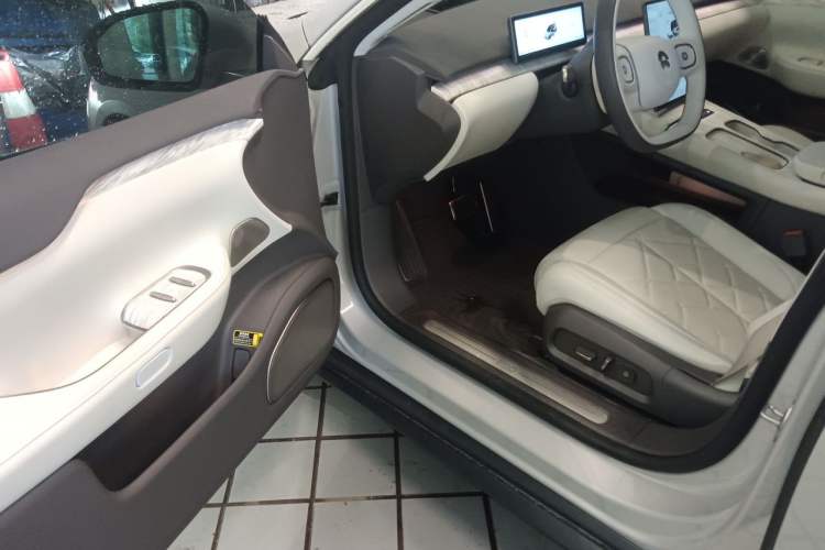 Used Nio ET7 2024 75 kWh Executive Edition Driver Seat