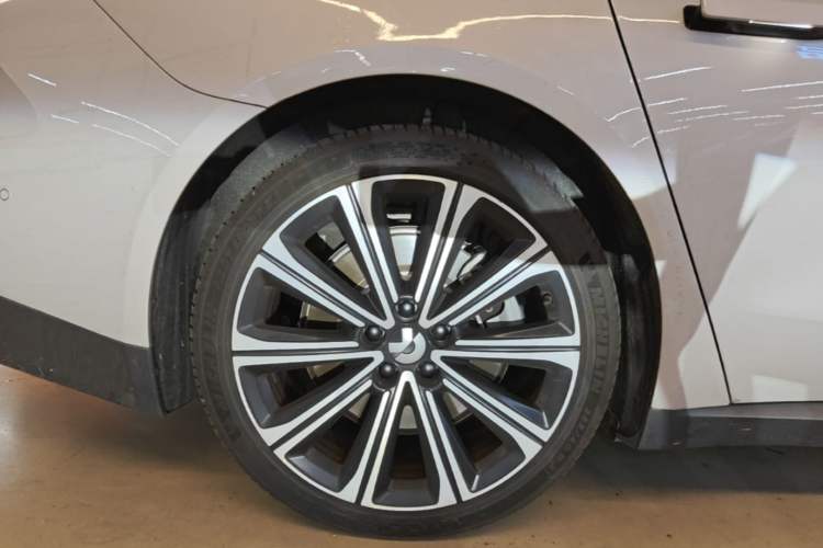 Used Nio ET7 2024 75 kWh Executive Signature Edition Exterior 3