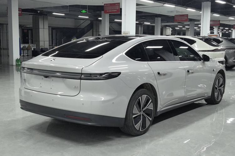Used Nio ET7 2024 75 kWh Executive Edition Exterior 8
