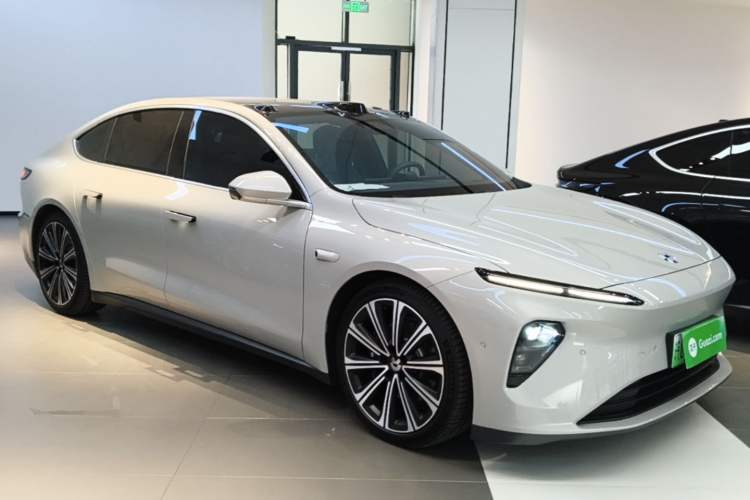 Used Nio ET7 2024 75 kWh Executive Signature Edition Front Right 45 Deg