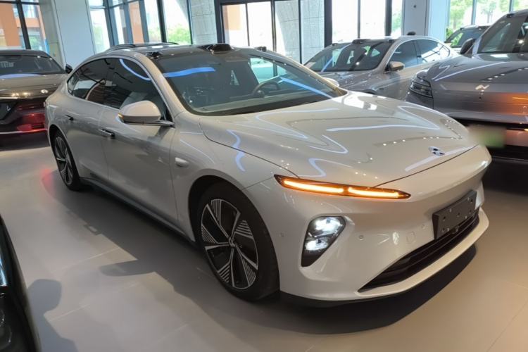 Used Nio ET7 2024 75 kWh Executive Edition Front Right 45 Deg