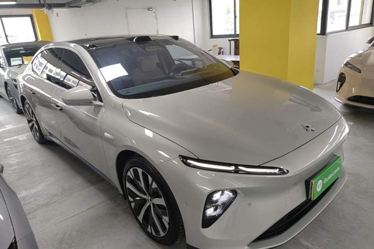 Used Nio ET7 2024 75 kWh Executive Edition Front Right 45 Deg