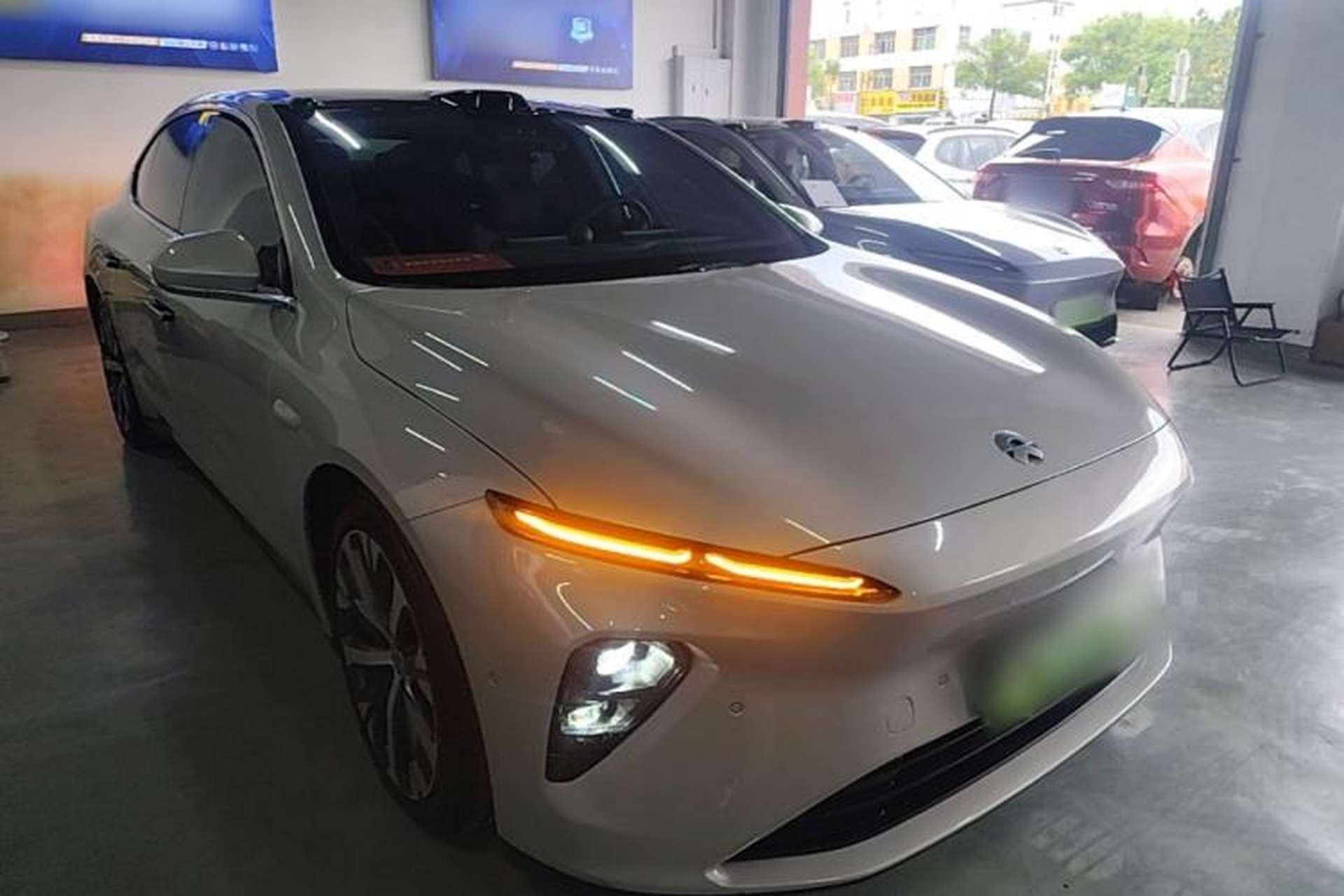 Used Nio ET7 2024 75 kWh Executive Edition Front Right 45 Deg