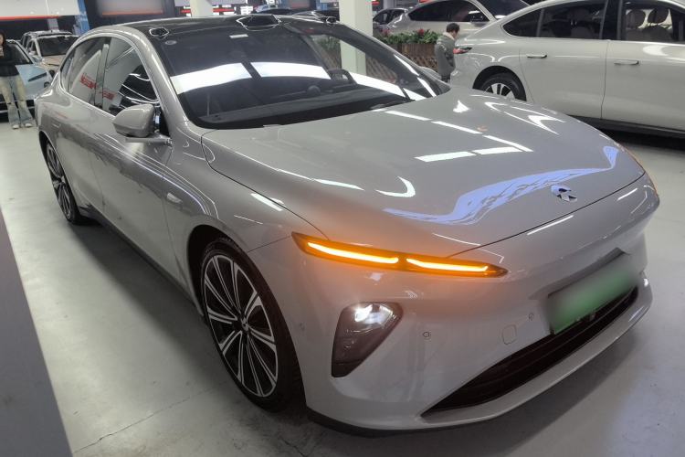 Used Nio ET7 2024 75 kWh Executive Signature Edition Front Right 45 Deg