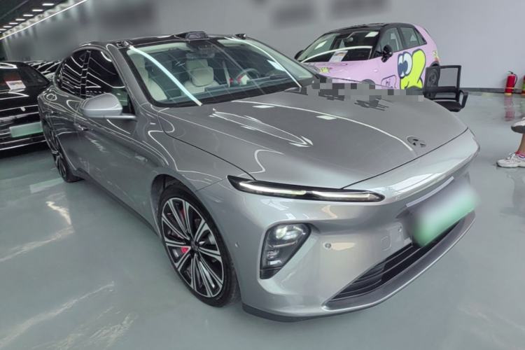 Used Nio ET7 2024 75 kWh Executive Signature Edition Front Right 45 Deg