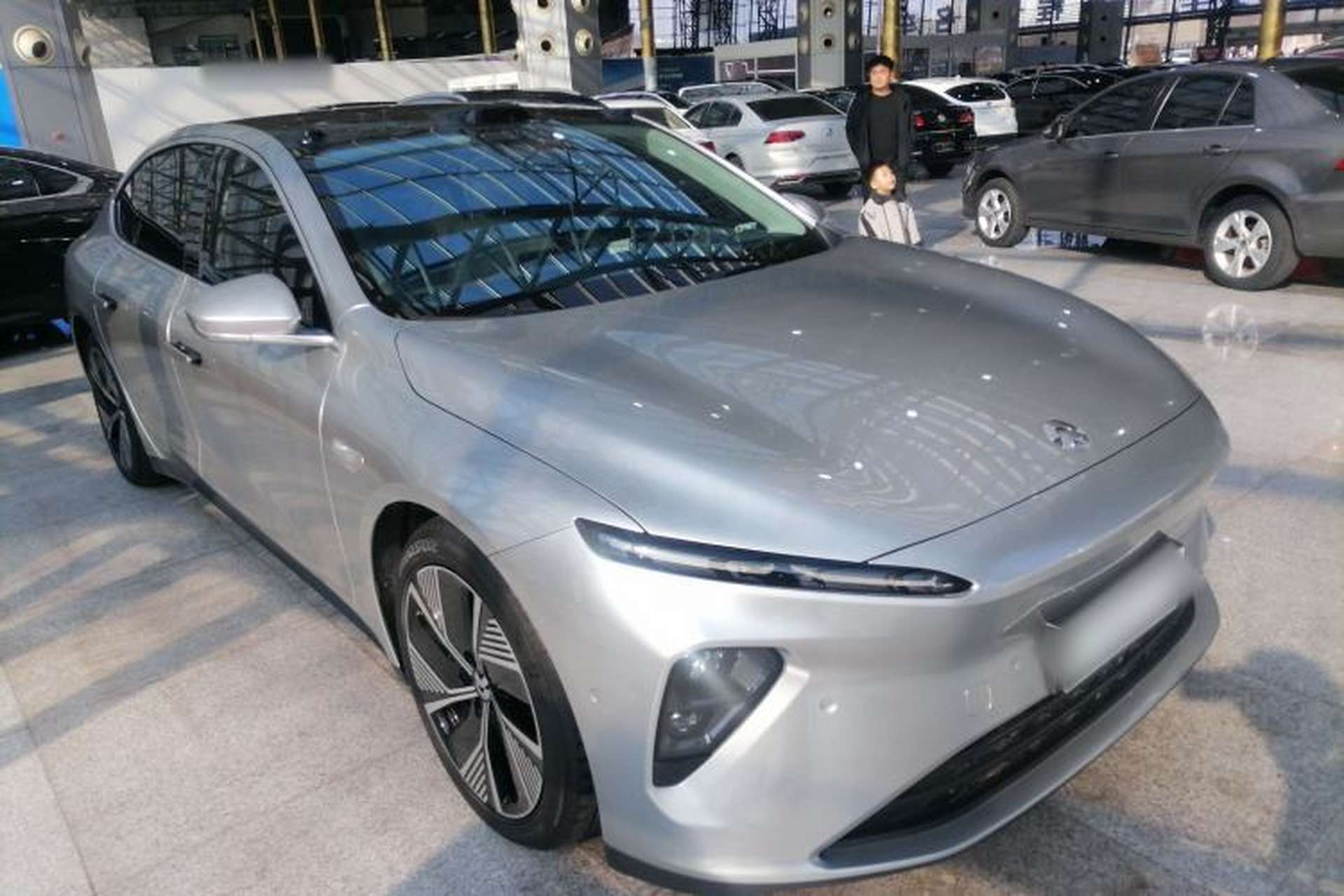 Used Nio ET7 2024 75 kWh Executive Edition Front Right 45 Deg