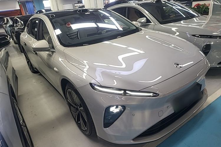Used Nio ET7 2024 75 kWh Executive Edition Front Right 45 Deg
