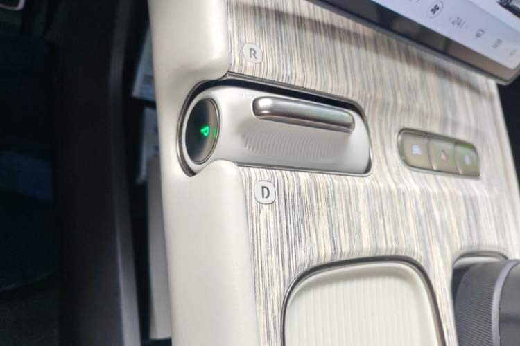 Used Nio ET7 2024 75 kWh Executive Edition Gear Lever